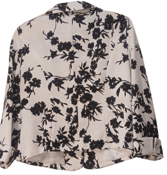 Emma James - White & Black Floral Jacket, Single Breasted, Long Sleeve, - Picture 6 of 12